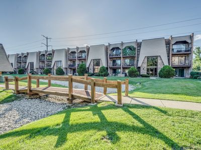 7306 Blackstone Ave APT 1, Justice, IL, 60458