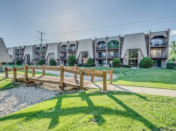 7306 Blackstone Ave APT 1, Justice, IL 60458