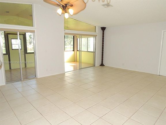 3rd image of 608 Woodgate Cir #E