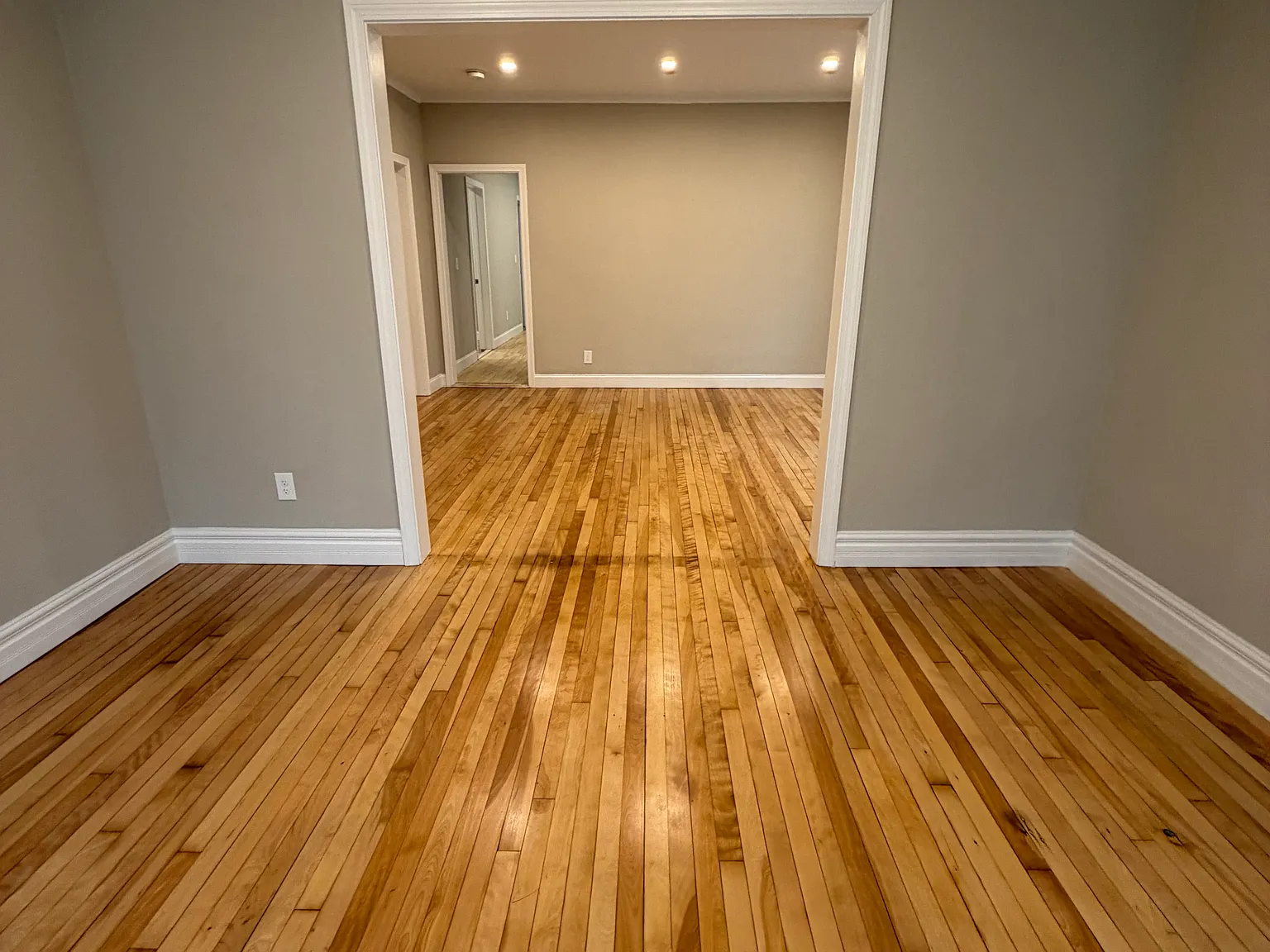 3 bed, 1200 sqft, $2,350 — Photo 3