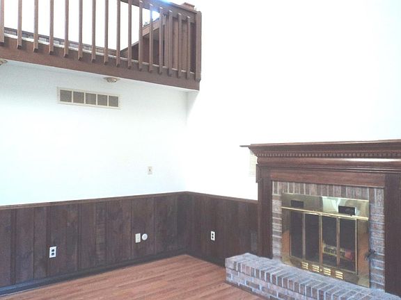 5th image of 3511 Hopkins Dr