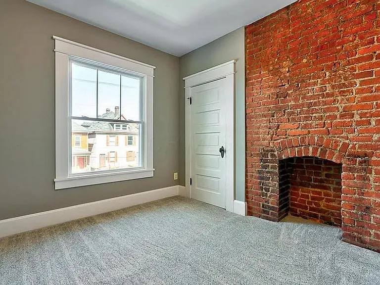 1348 Summit St — Photo 8