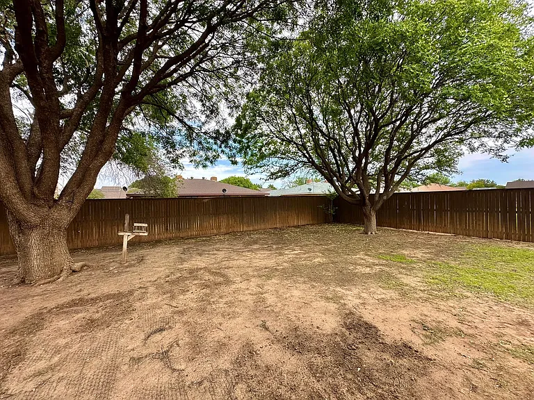 510 N Gardner Ave — Photo 19