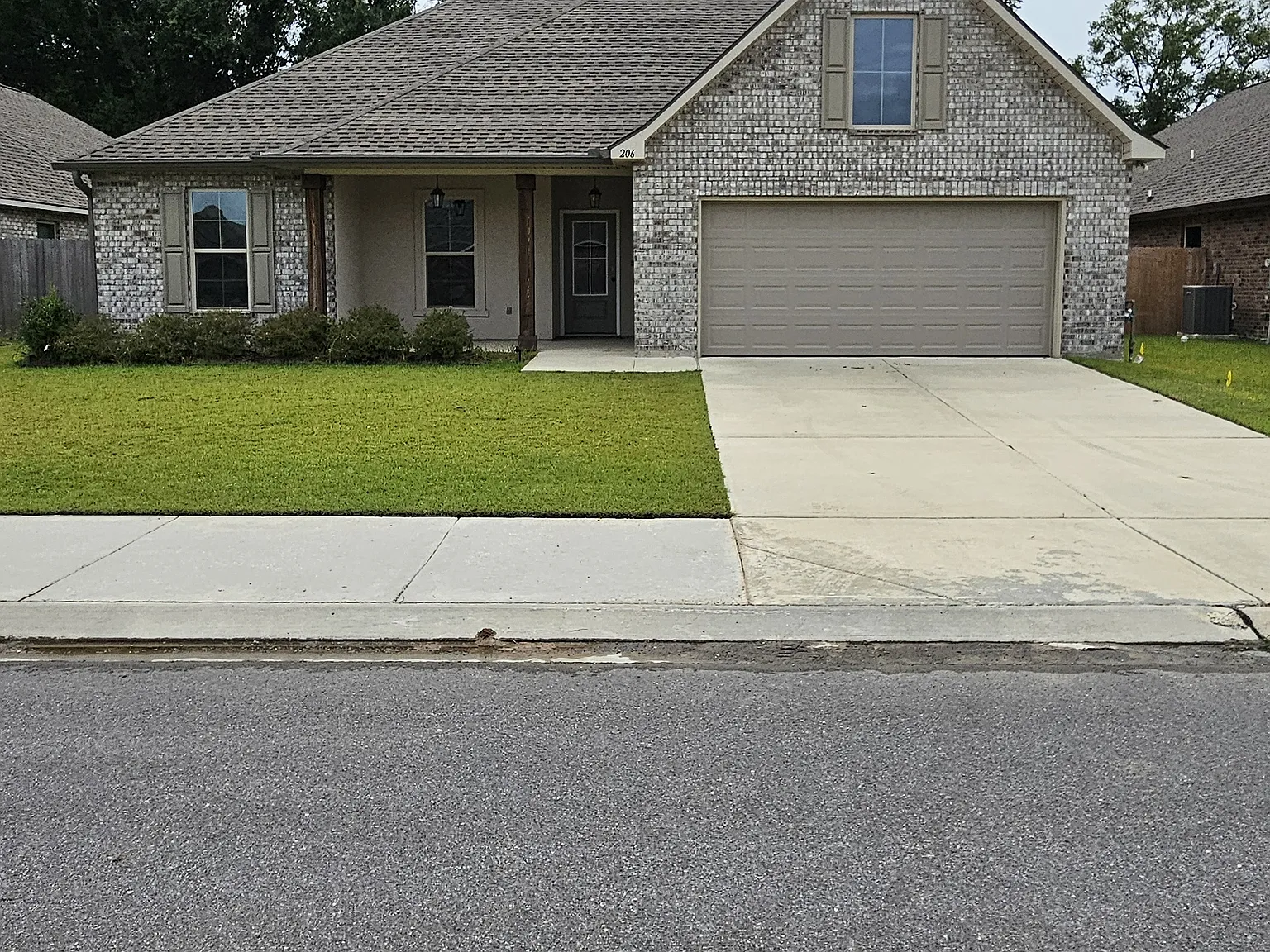 4 bed, 1885 sqft, $2,200 — Photo 2