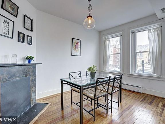 Dining Room (1 of 2)