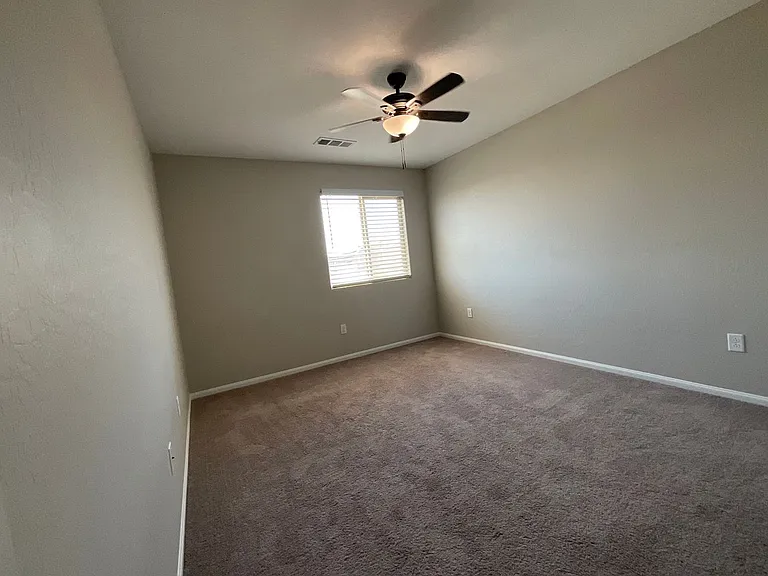 18 Pivot Ave — Photo 8