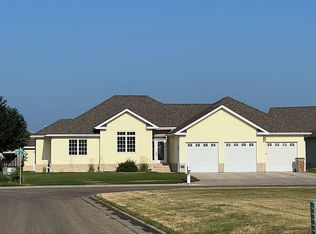 412 24th St SW, Minot, ND 58701