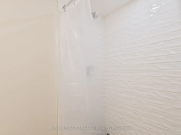 16 Inverary Rd #LOWER — Photo 12