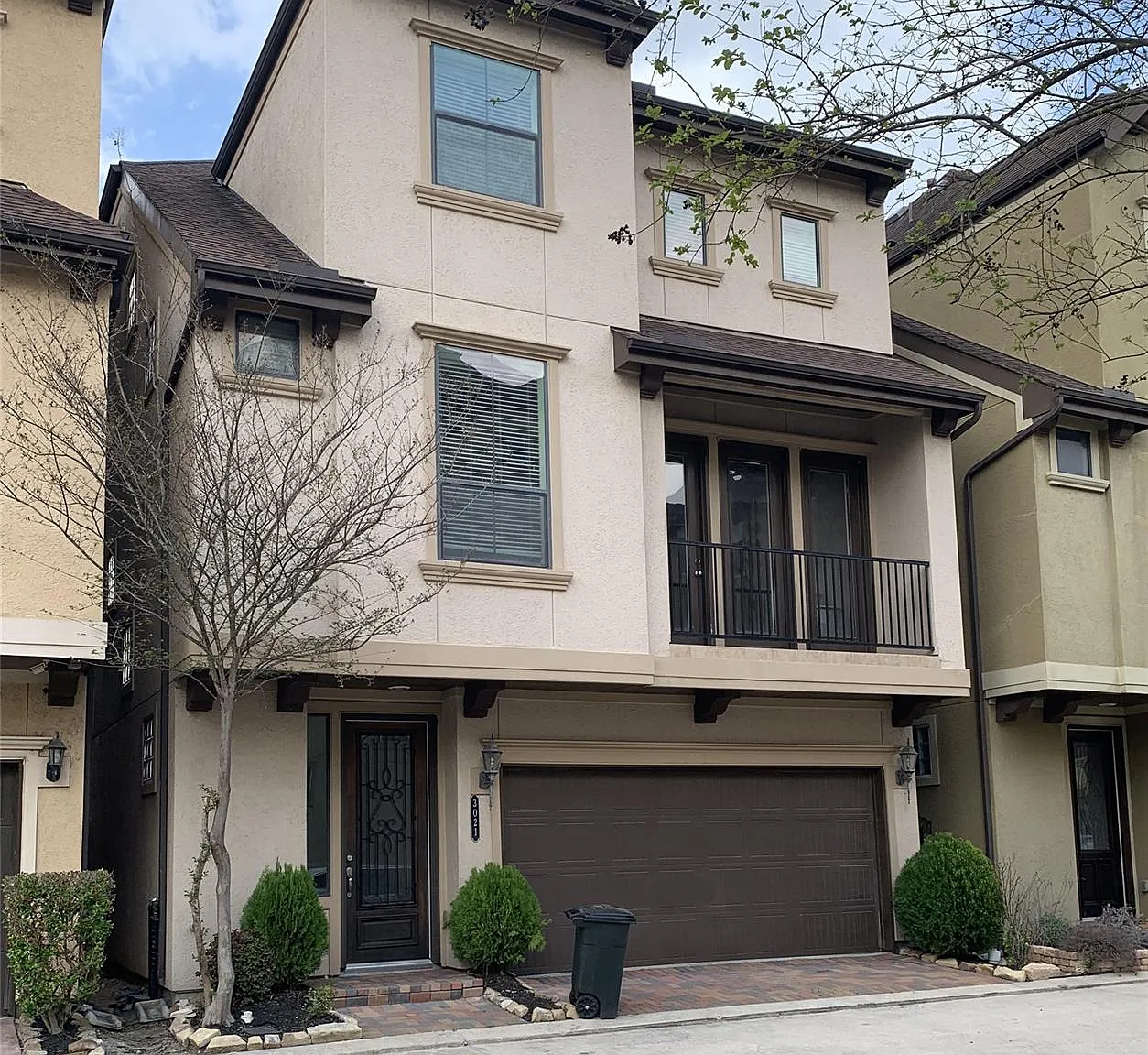 3 bed, 3.5 bath, 1980 sqft, $2,290 — Photo 1