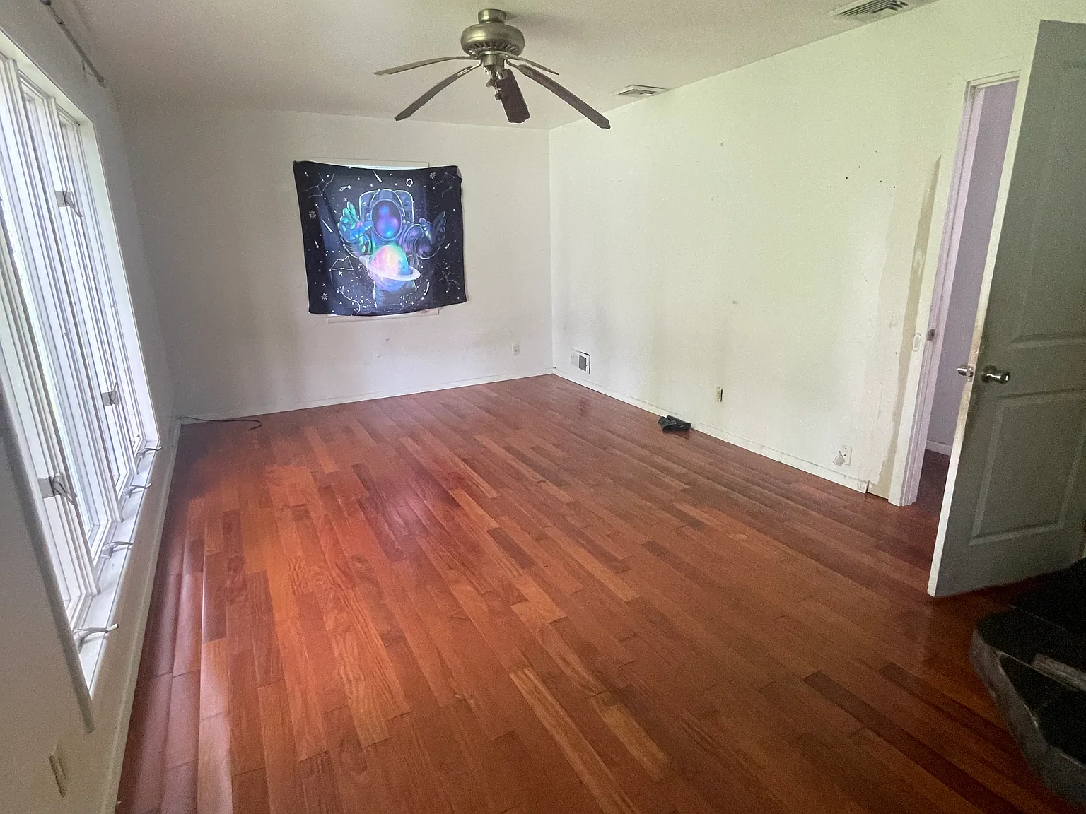 3 bed, 920 sqft, $2,800 — Photo 3