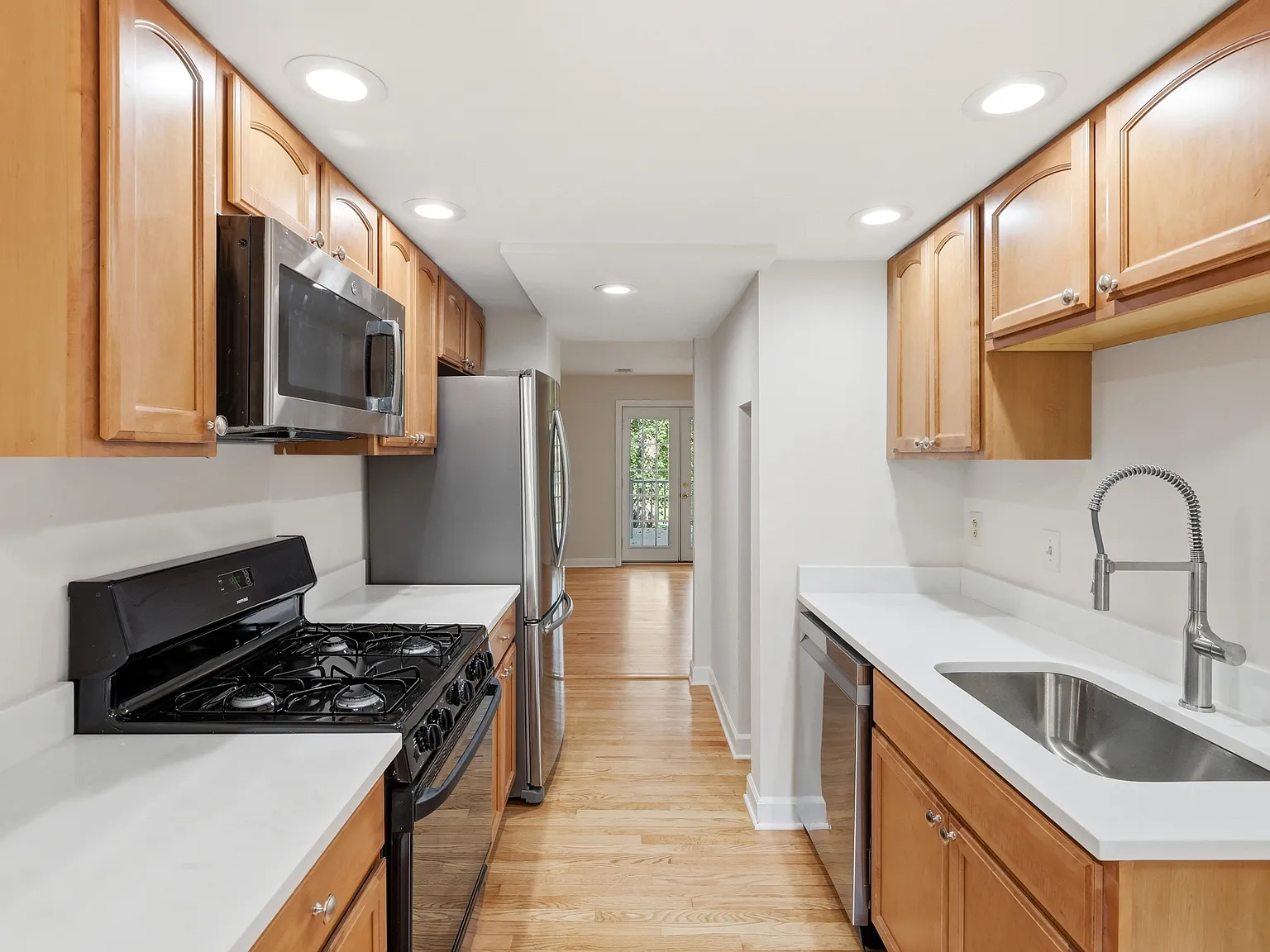 3 bed, 1405 sqft, $2,900 — Photo 4
