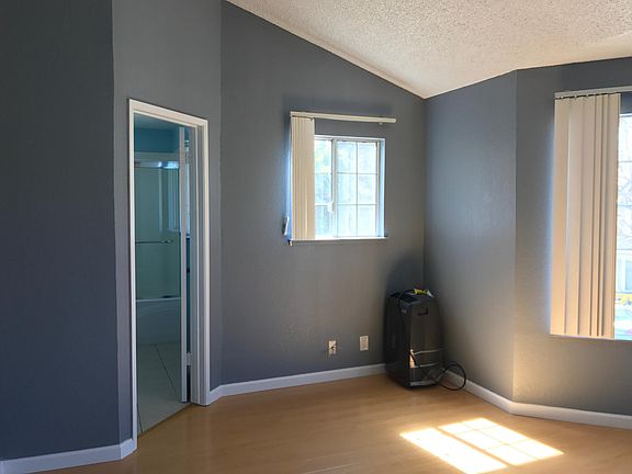 2nd image of 1556 Shumaker Way