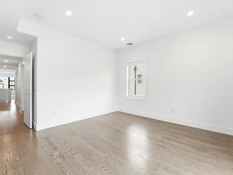 290 Griffith St #2 — Photo 24