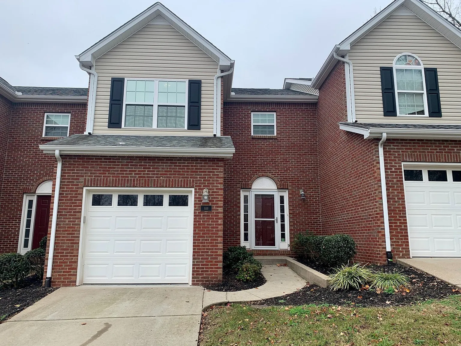 2 bed, 2.5 bath, 1420 sqft, $1,950 — Photo 2