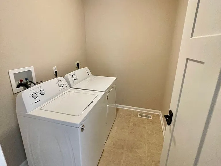 16510 Loop St — Photo 18