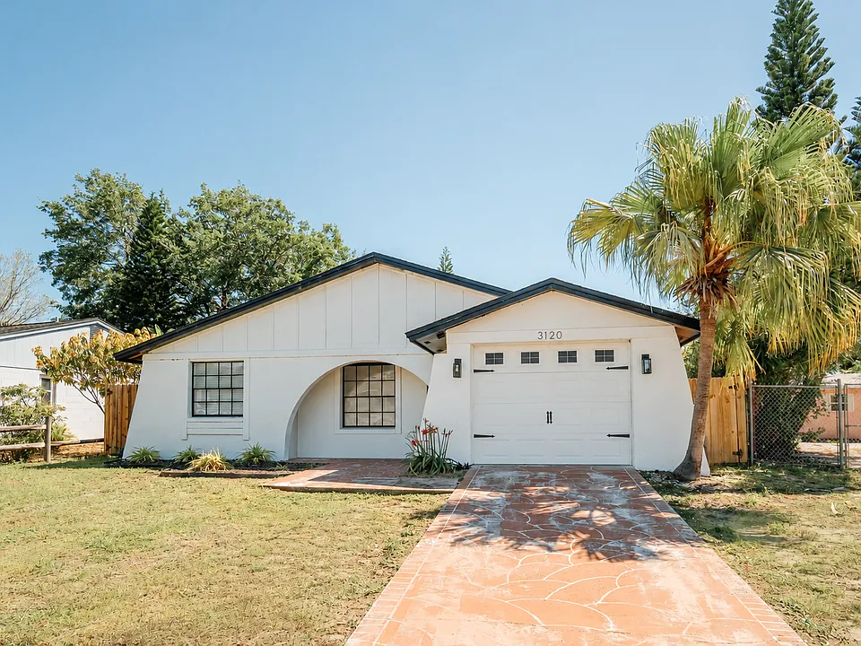 3120 Sandspur Dr