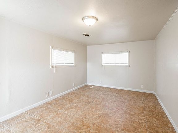 4th image of 1003 W 21st St