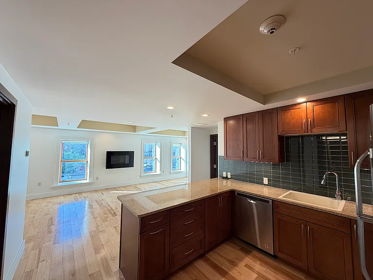111 Genesee St #201 — Photo 7
