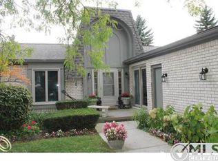 5108 Woodlands Ln, Bloomfield Township, MI 48302