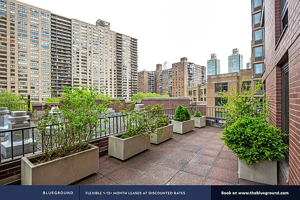 Rented by The Blueground | media 100