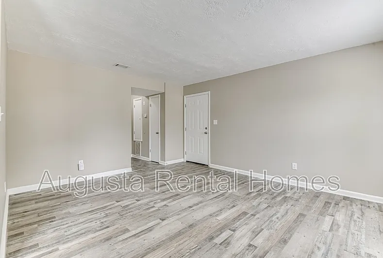 2 bed, 1.0 bath, 860 sqft, $1,095 — Photo 2