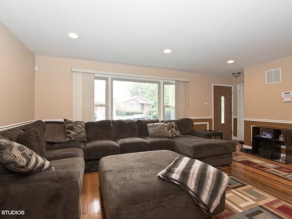 2nd image of 2605 W 83rd Pl