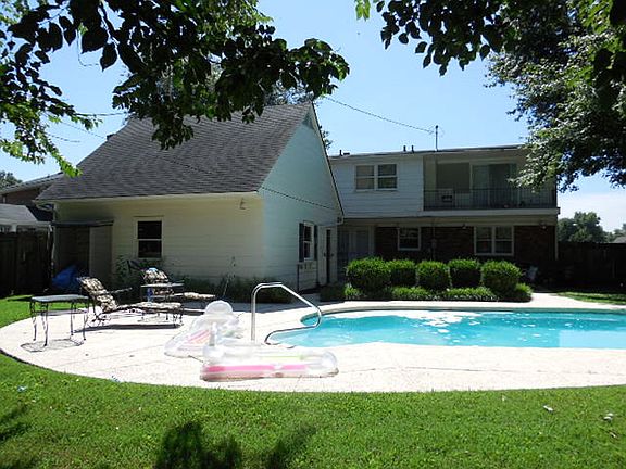 2nd image of 2415 N Stratford Dr