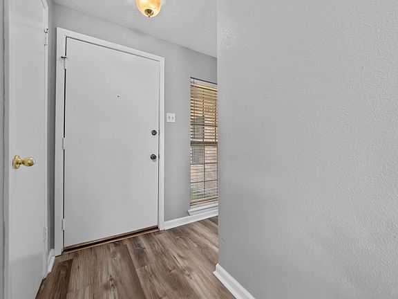 5th image of 1323 Castle Glen Dr