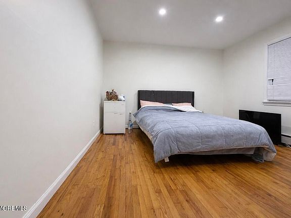 5th image of 364 Westwood Avenue #52