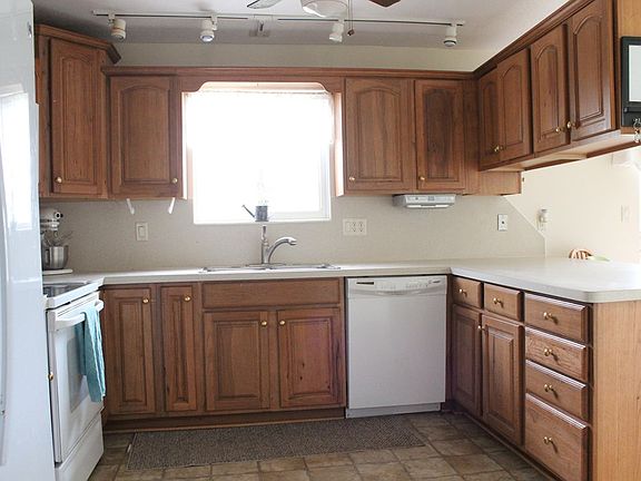 3rd image of 225 S Amy Ln
