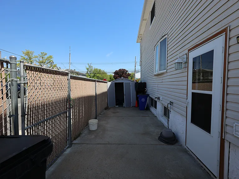 178 Spratt Ave — Photo 24