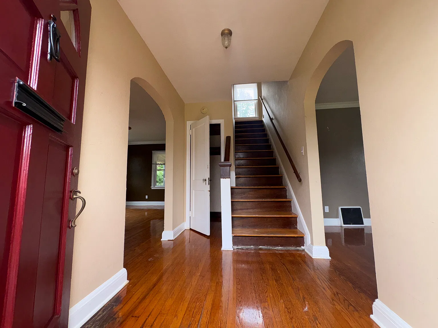 3 bed, 1.5 bath, $1,900 — Photo 2