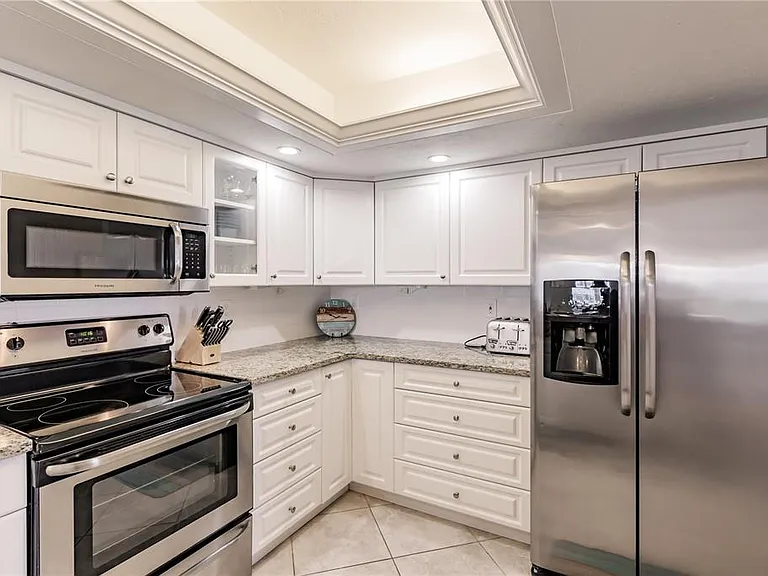 1055 W Peppertree Dr #405AA — Photo 8