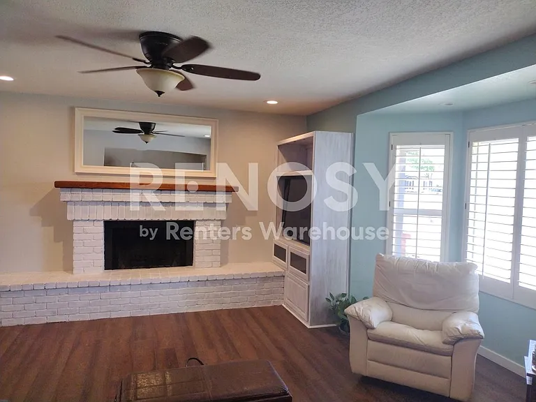 2124 N Lazona Dr — Photo 5
