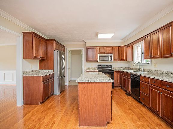 5th image of 5124 Meadow Creek Dr