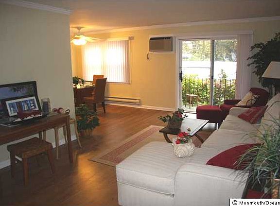3rd image of 320 Maryland Ave APT 10f