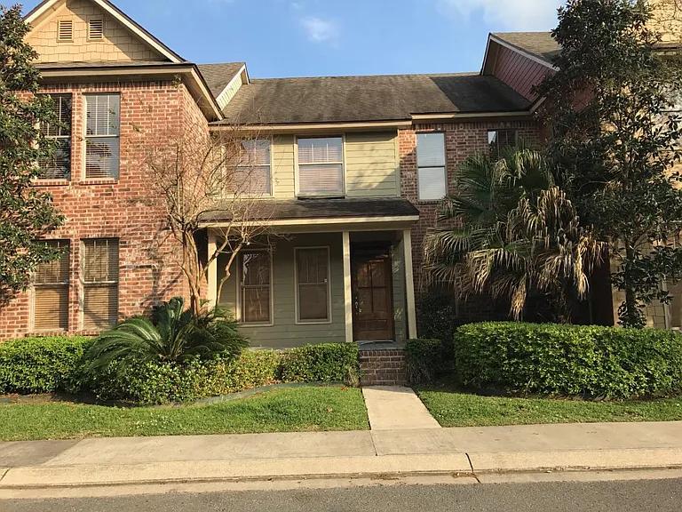 202 Harbor Bend Blvd — Photo 1