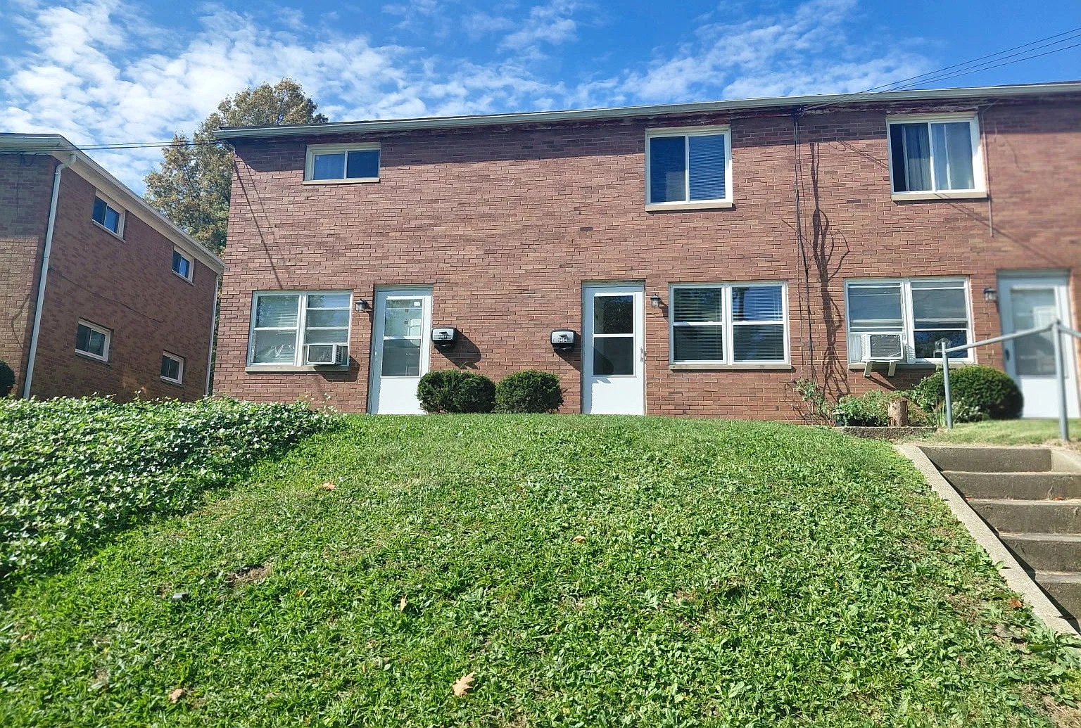 2 bed, 900 sqft, $995 — Photo 1