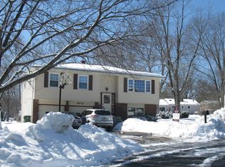 31 Wexford Ct, Phillipsburg, NJ 08865