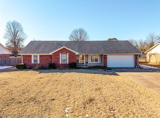 109 S Adams St, Lavaca, AR 72941