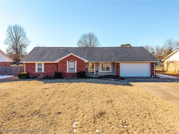 109 S Adams St, Lavaca, AR 72941