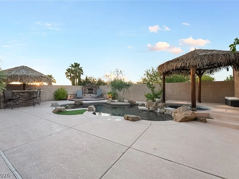 2676 Lochleven Way — Photo 79