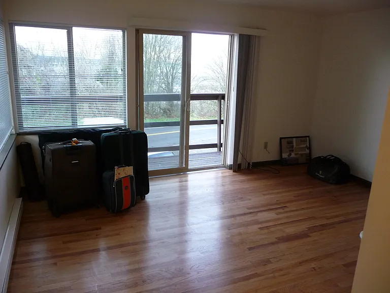 2350 Beacon Ave S — Photo 94
