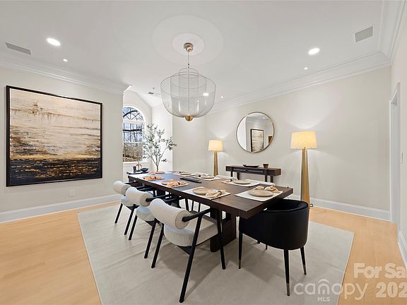 5th image of 974 Queens Rd