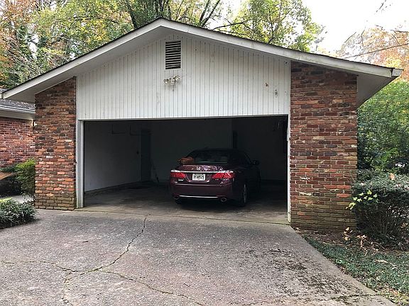 3rd image of 263 Brookwood Dr