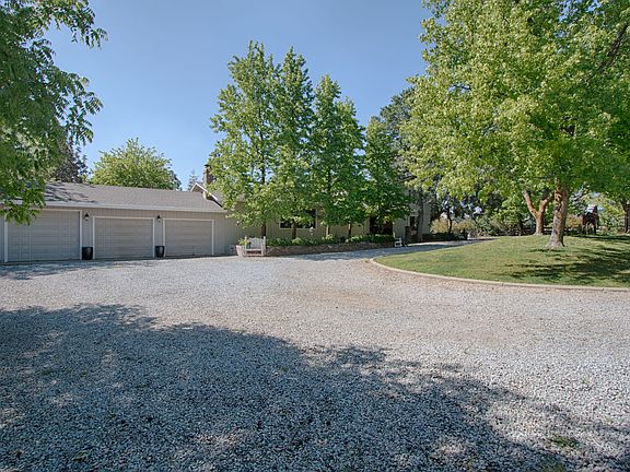 3rd image of 8212 Skylark Ln