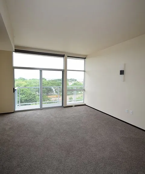 Galaxie High Rise Apartments — Photo 123