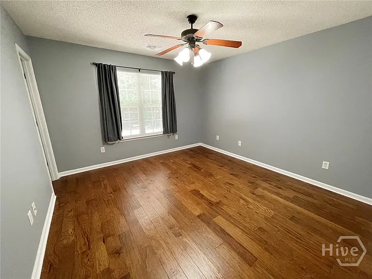 119 Mustang Dr — Photo 36