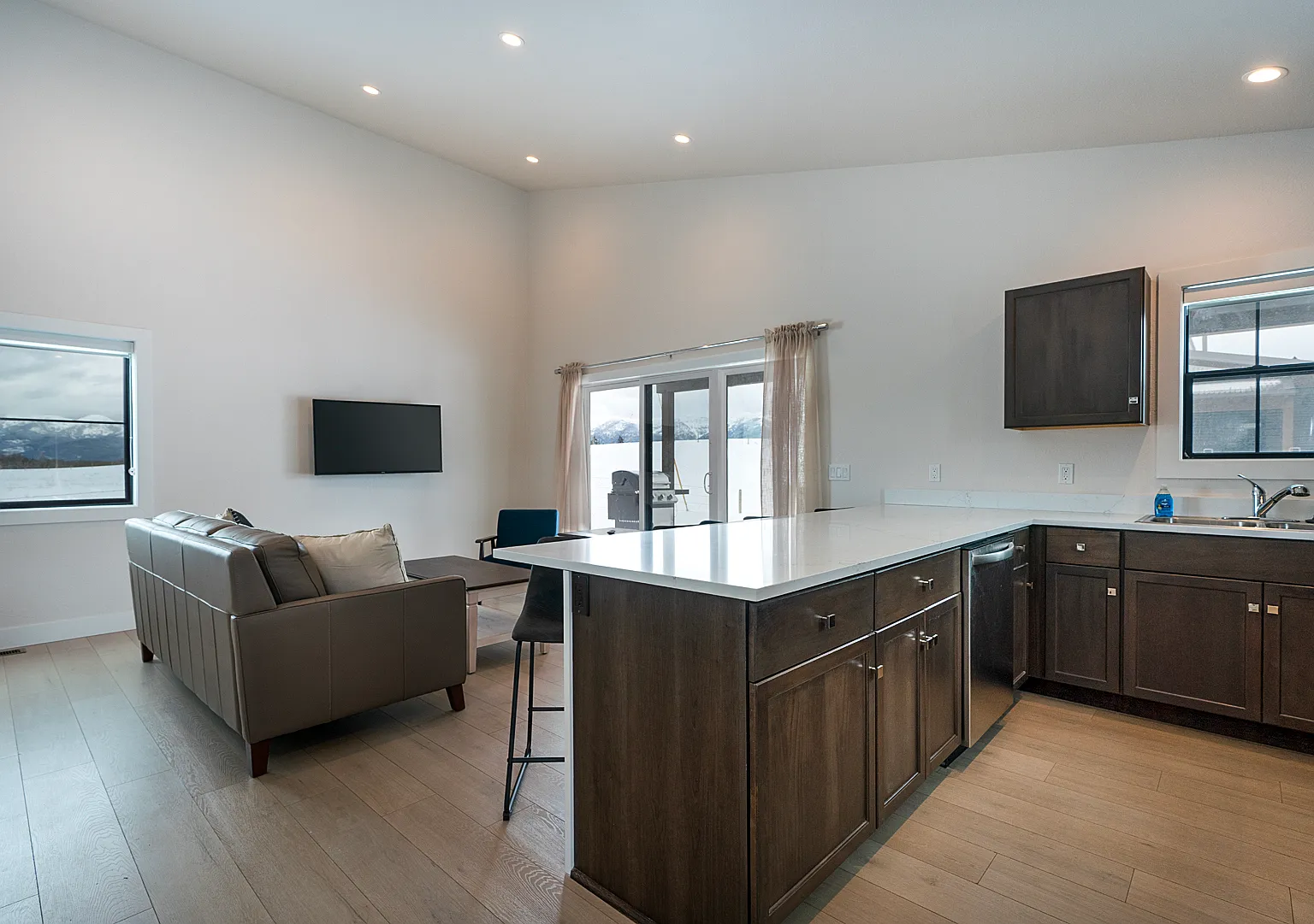 4 bed, 2.5 bath, 1529 sqft, $3,500 — Photo 4