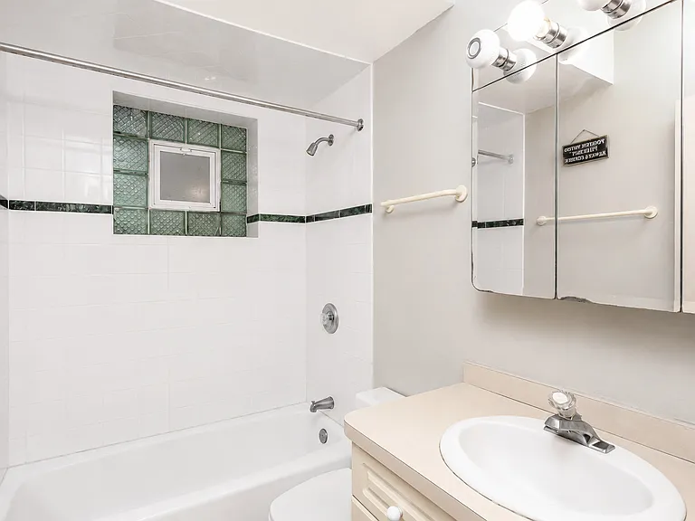 3240 N Racine Ave #1 — Photo 13